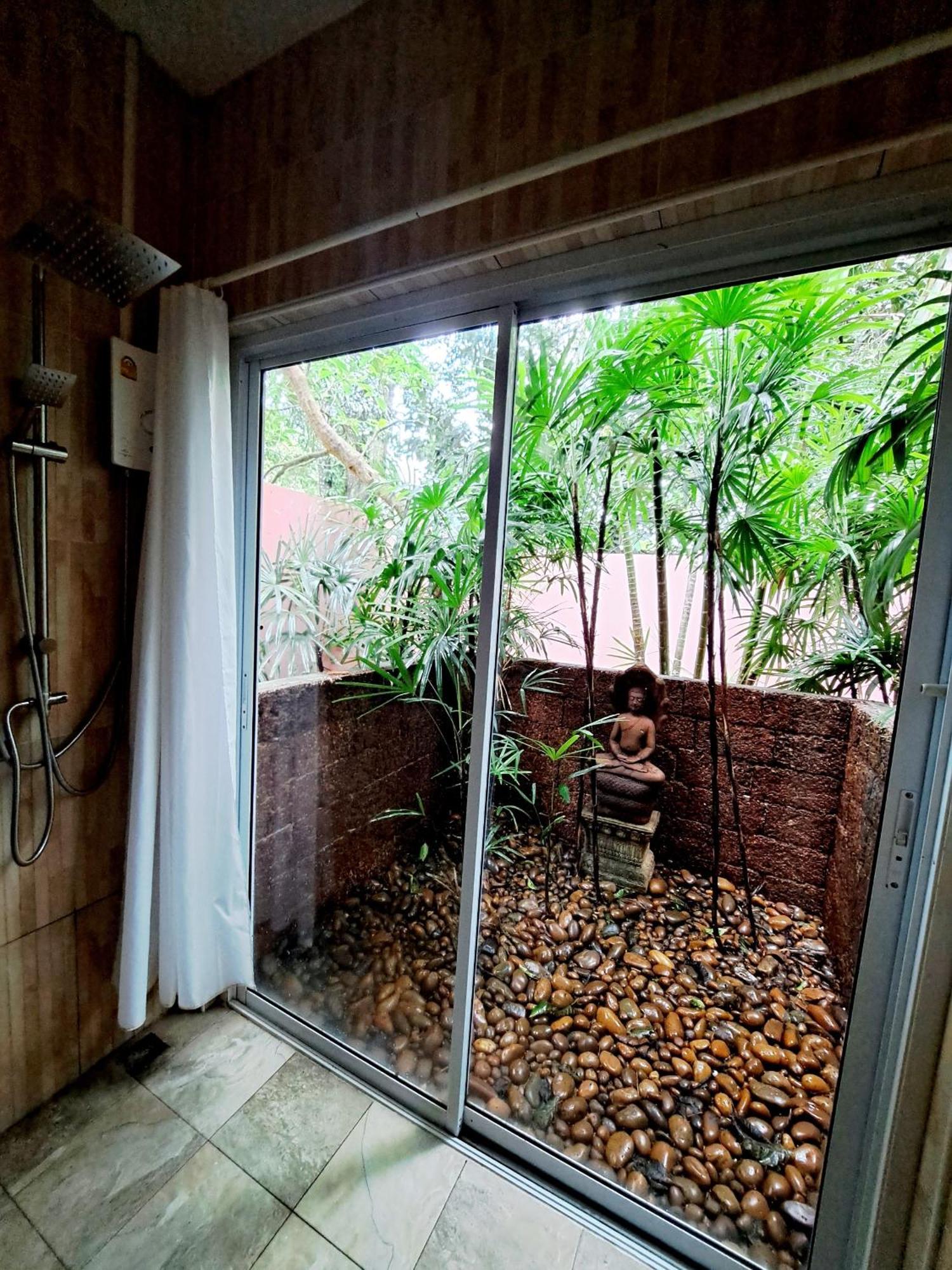 Laura Guest House-Adult Only- Hua Thanon  Ngoại thất bức ảnh